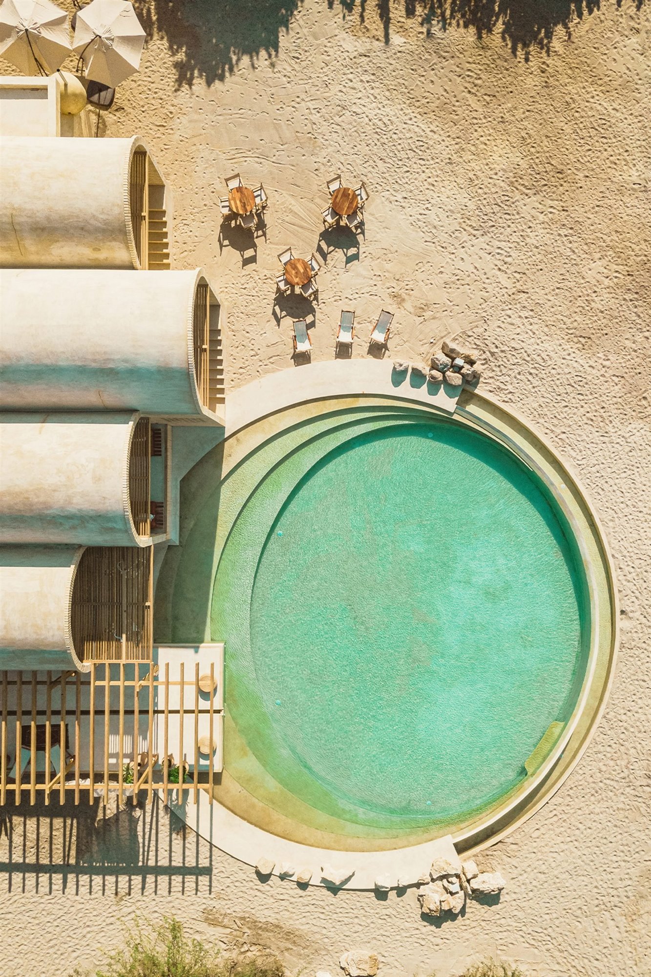 Resort en Mexico Oaxaca de hormigon con una piscina redonda vista aerea