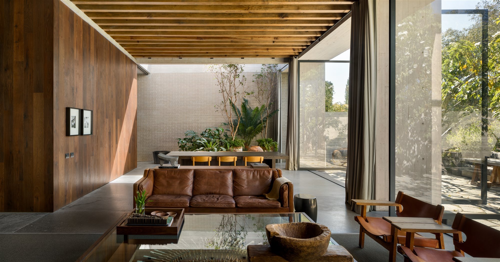 Salón de la casa-estudio del arquitecto Manuel Cervantes en Ciudad de México