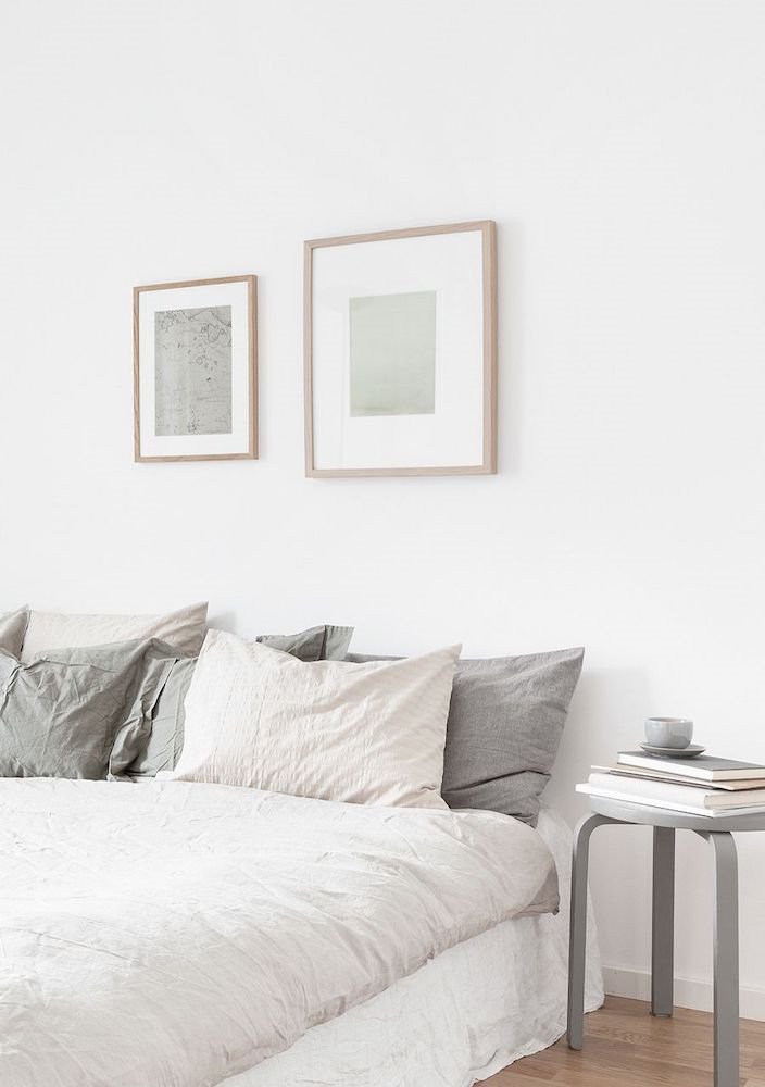 Dormitorio moderno nórdico minimalista tonos blancos y grises