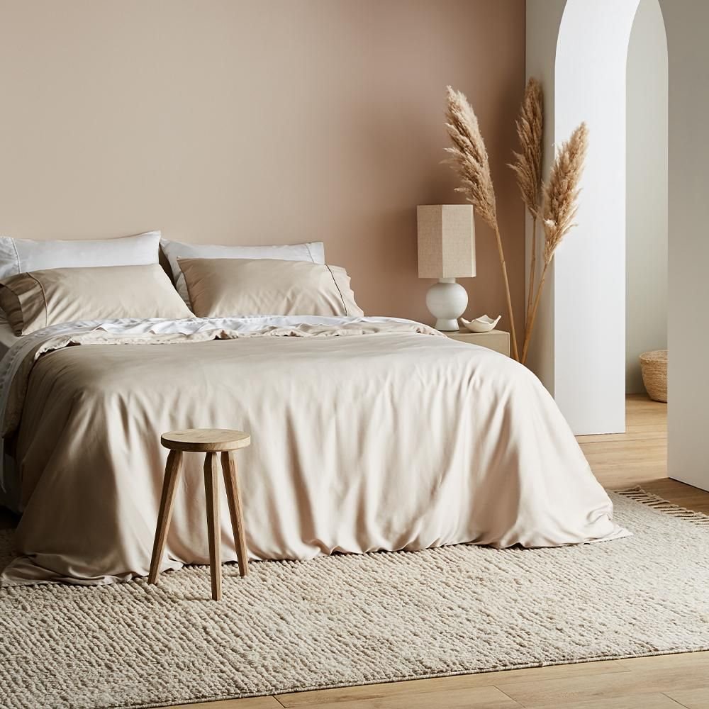 Dormitorio moderno y minimalista en estilo nórdico