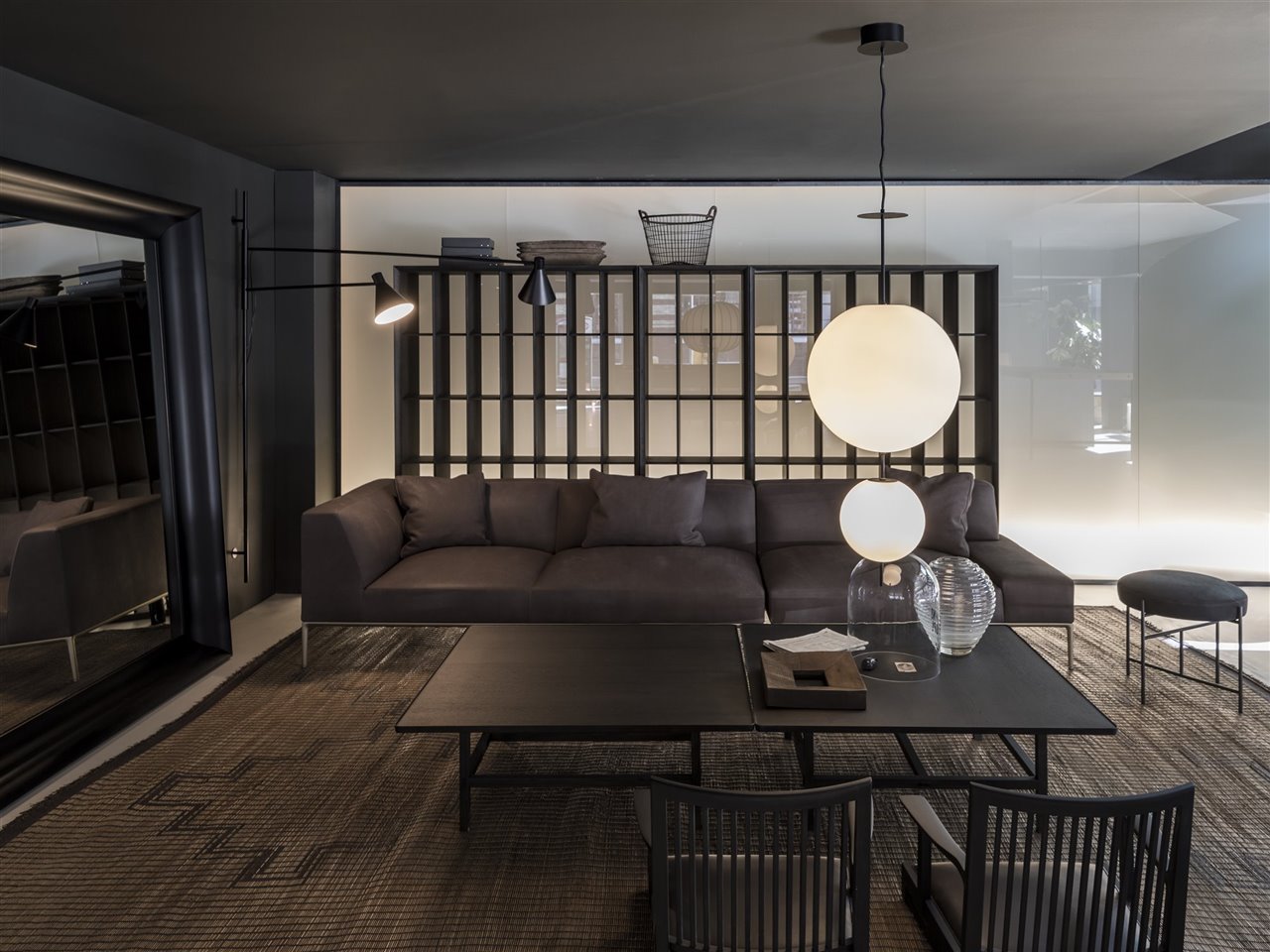 La reapertura del showroom integra el Made in Italy en uno de los barrios más vibrantes de la capital británica.