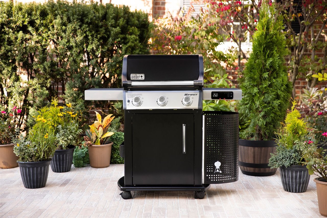 La nueva barbacoa inteligente Spirit EPX-315 tiene tres quemadores de acero inoxidable.