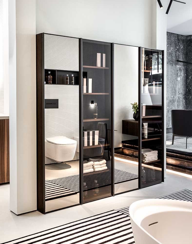 Con líneas puras y en roble termotratado, el sistema modular Bespoke ha sido diseñado por el arquitecto Carlo Colombo y puede incluir cajones, estanterías o módulos para lavabo. 