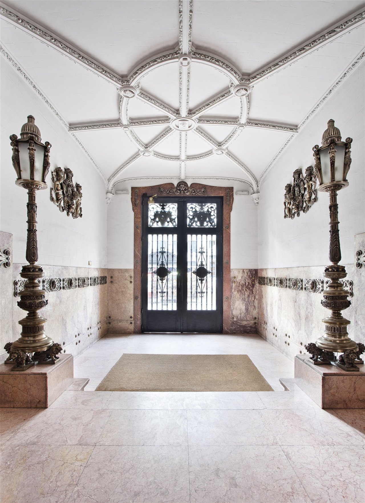Entrada de la Casa de Tomás Allende previa a Casa Decor 2021.