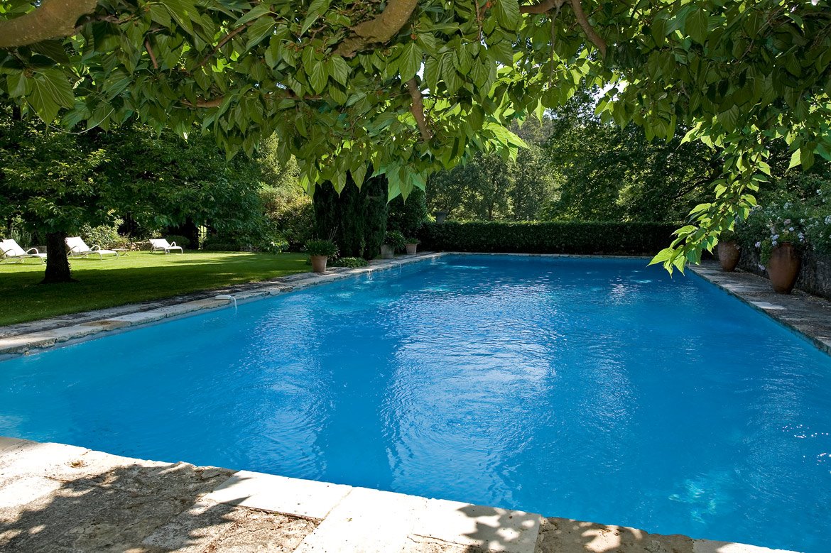Casa de George y Amal Clooney en la provenza francesa piscina