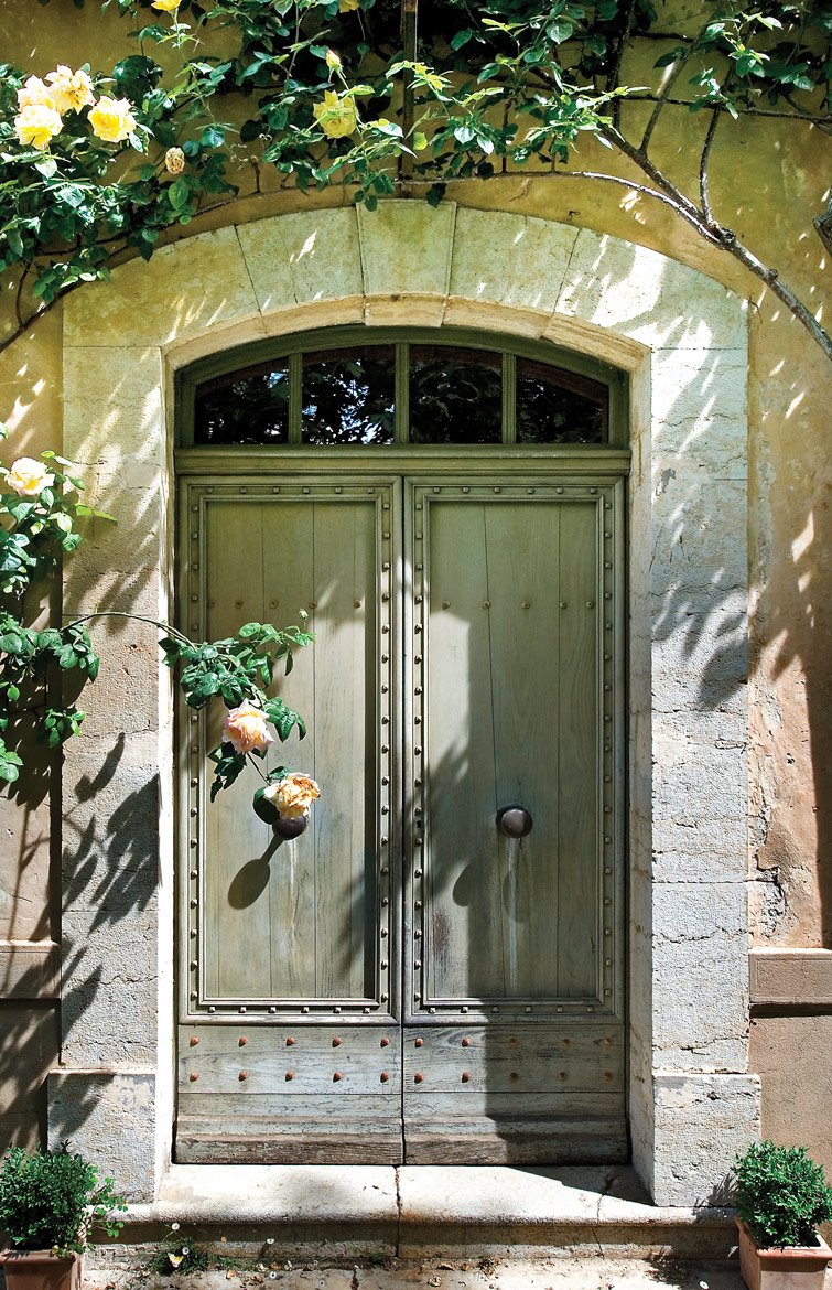 Casa de George y Amal Clooney en la provenza francesa puerta de entrada