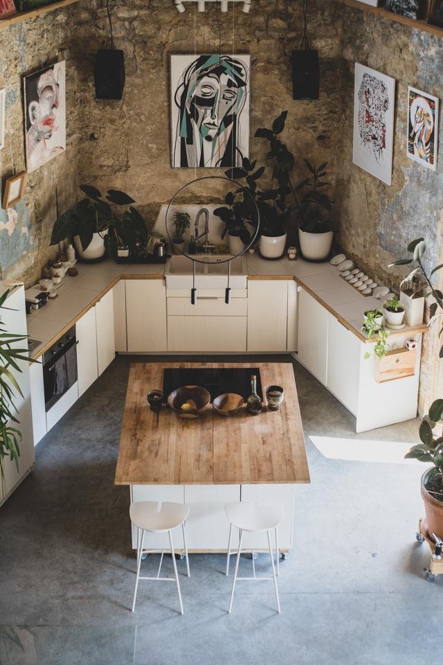 Casa en una antigua iglesia del siglo XVI en Bizkaia cocina vista desde arriba