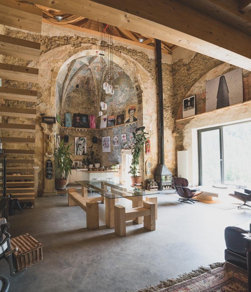 Casa en una antigua iglesia del siglo XVI en Bizkaia comedor