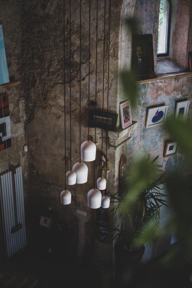 Casa en una antigua iglesia del siglo XVI en Bizkaia detalle luces