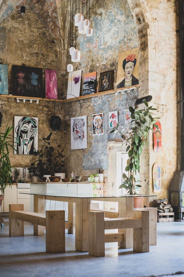 Casa en una antigua iglesia del siglo XVI en Bizkaia mesa comedor de cristal