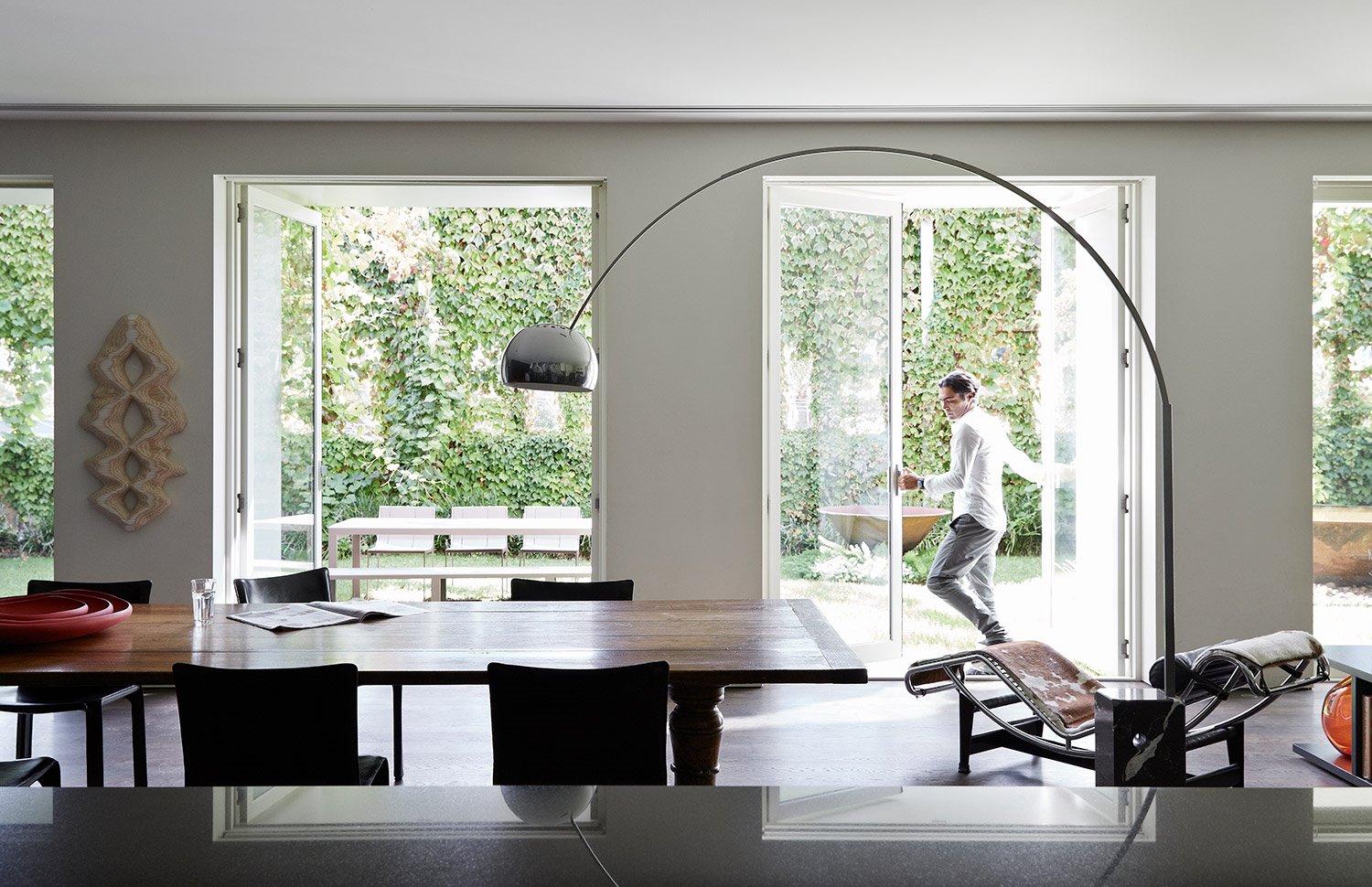 Casa moderna en Australia con jardin y piscina comedor abierto