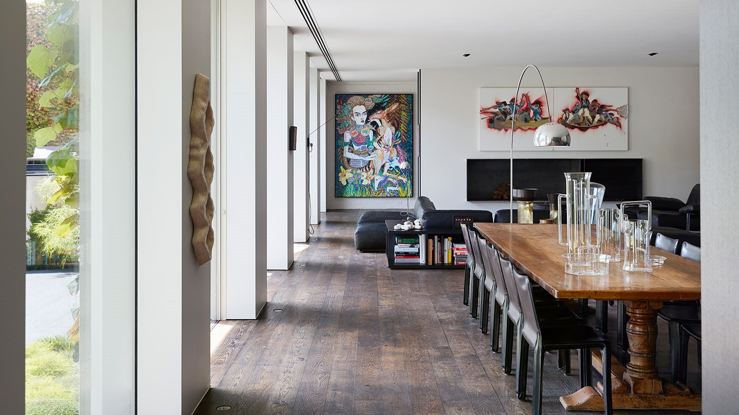 Casa moderna en Australia con jardin y piscina comedor y salon