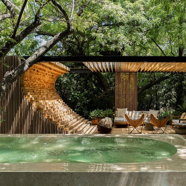 Una moderna casa en la Selva de México en la que conectar con las raíces del lugar