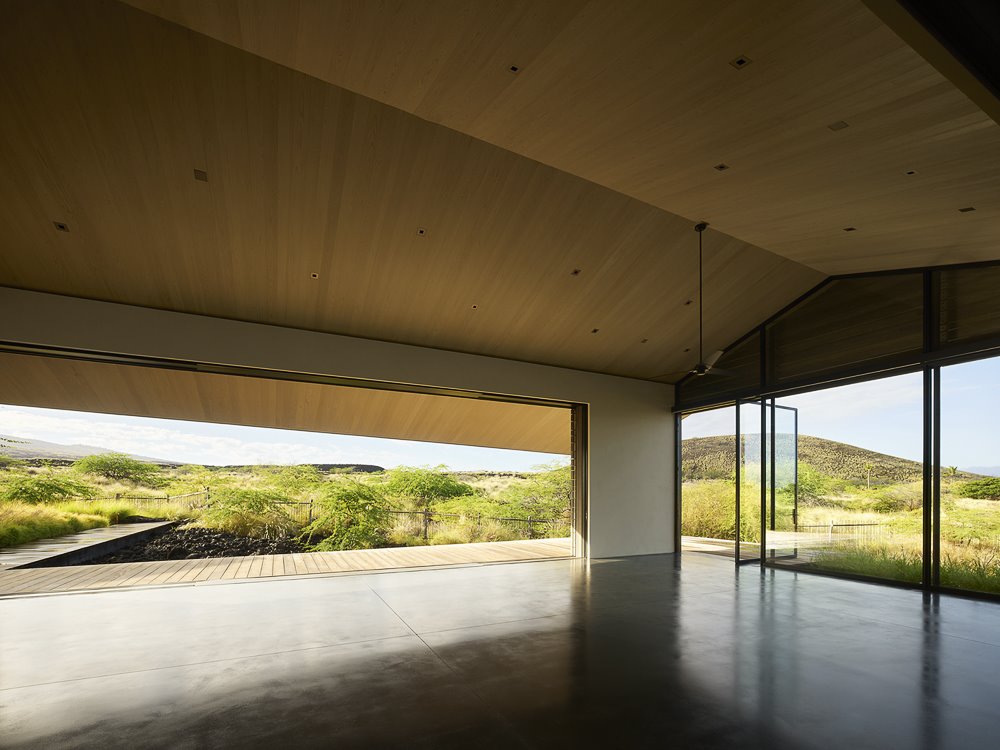 interior grandes ventanas casa en hawai