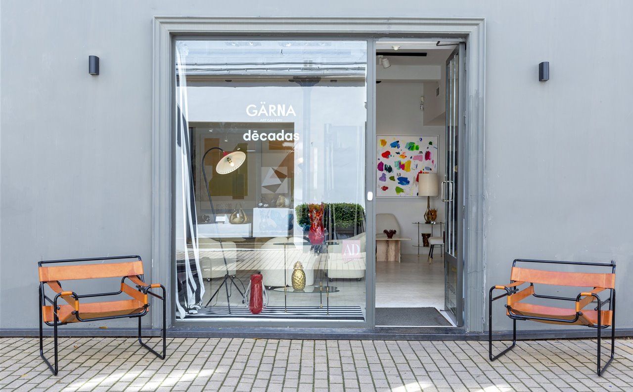 La arquitectura, la decoración y el arte, protagonistas del pop-up que inauguran Gärna Studio y el anticuario santanderino Décadas.