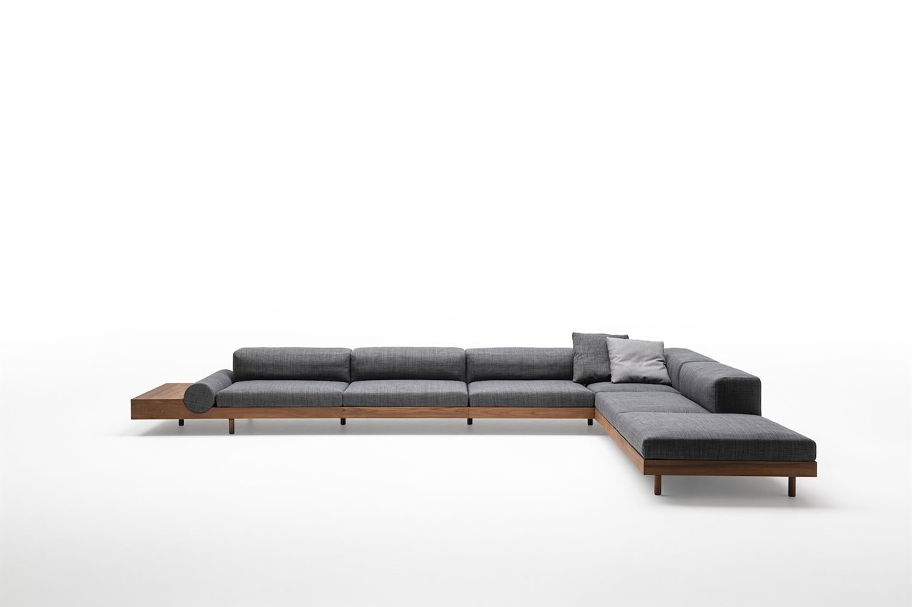 El sofá modular Kasbah representa la esencia de los espacios exteriores en contacto con la naturaleza