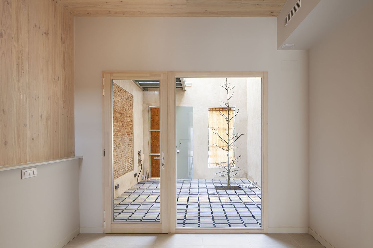 casa biopasiva sabadell house habitat patio interior