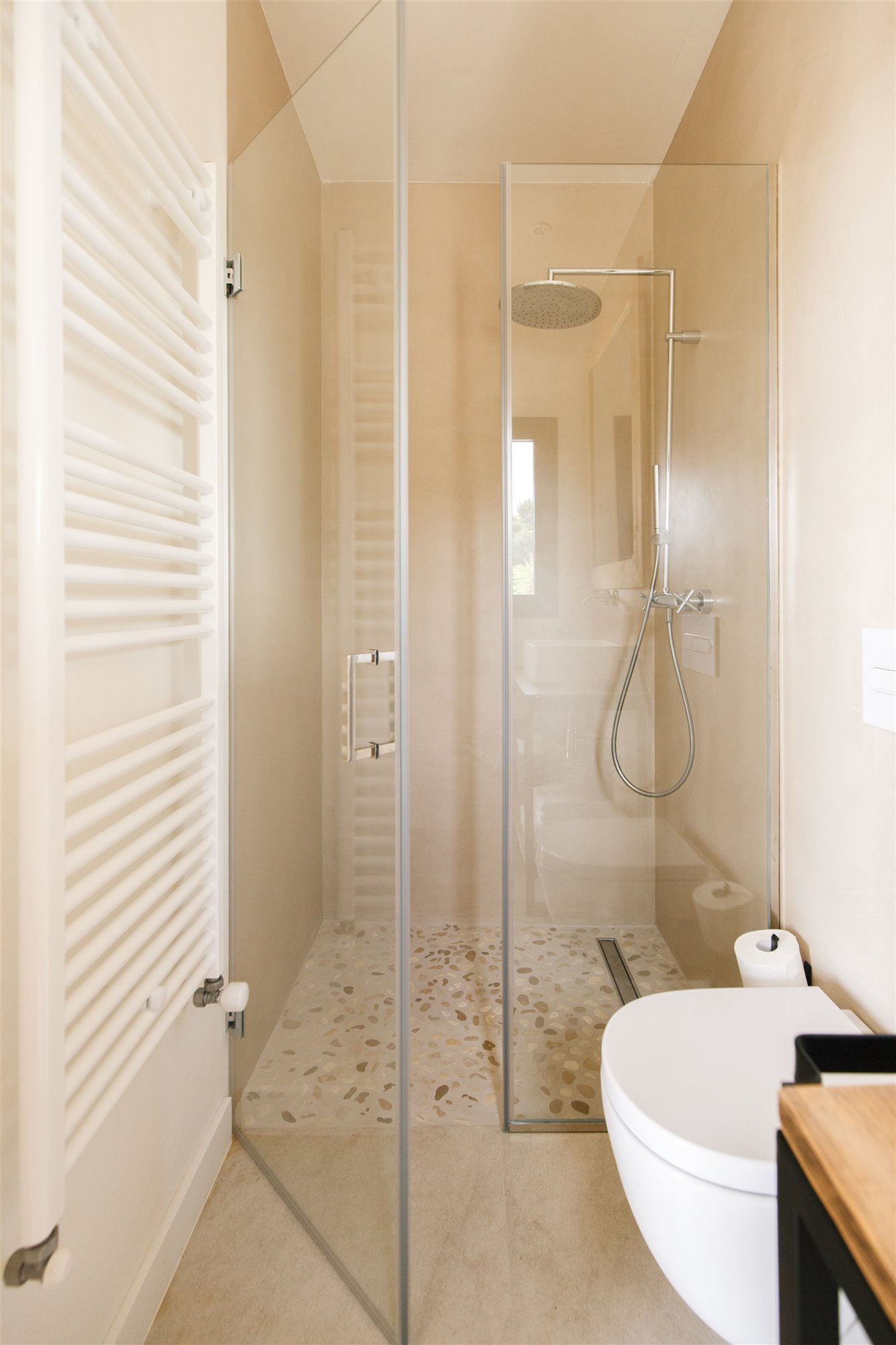 Casa moderna mediterránea con piscina baño
