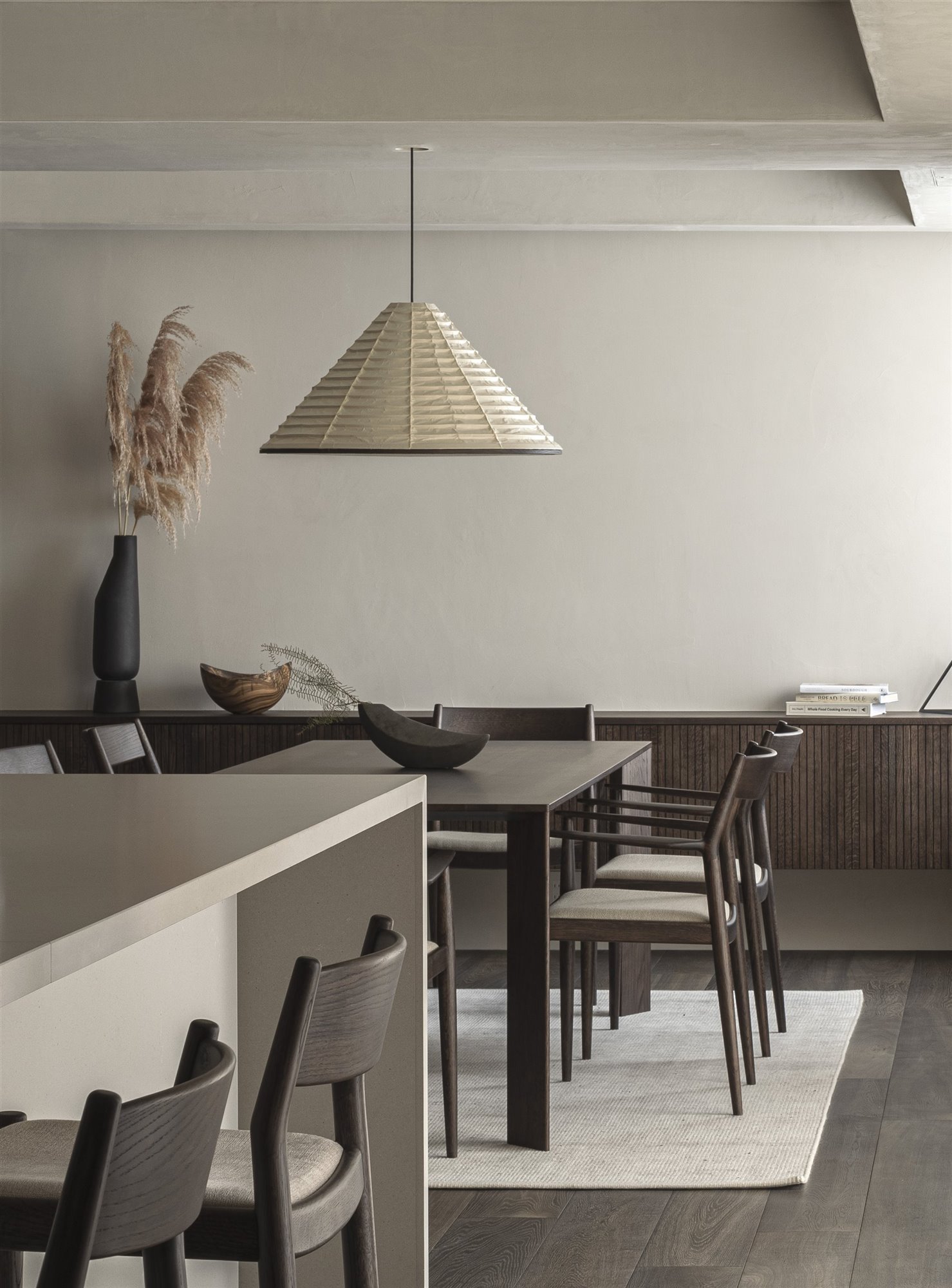 Casa con decoracion japandi salon y comedor