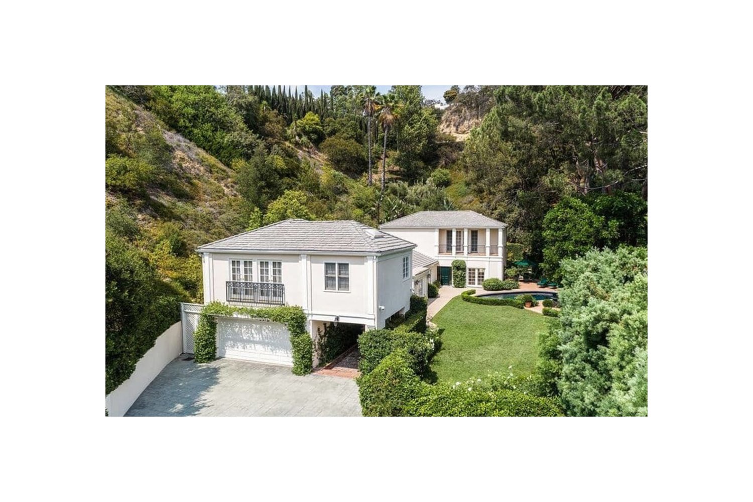 Casa de Katy Perry en Beverly Hills entrada