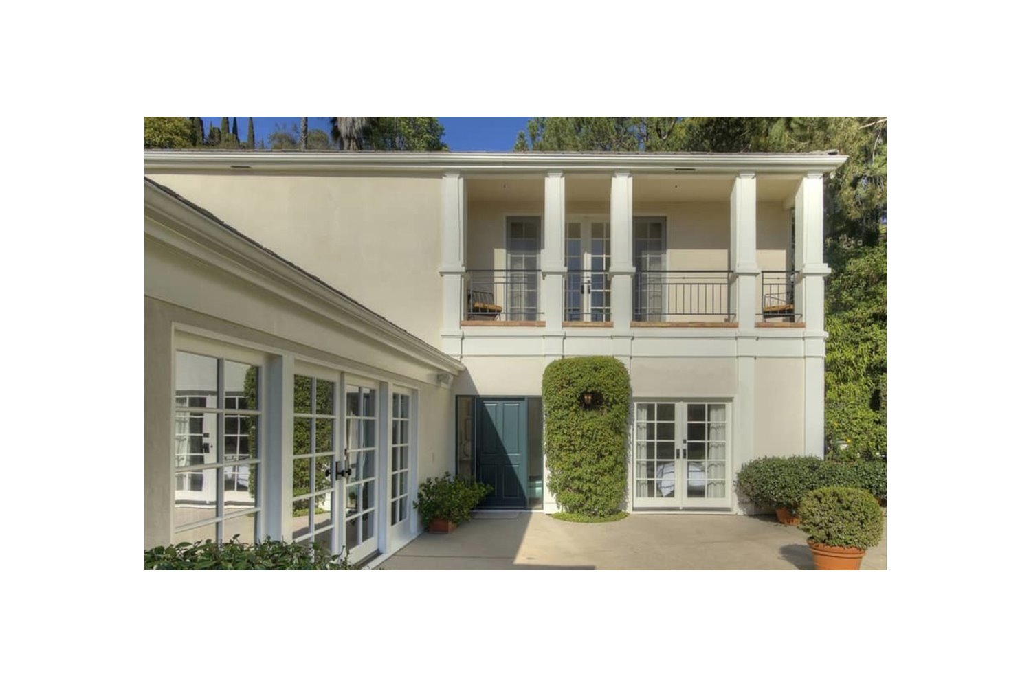 Casa de Katy Perry en Beverly Hills fachada exterior