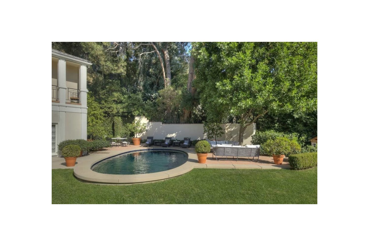 Casa de Katy Perry en Beverly Hills piscina