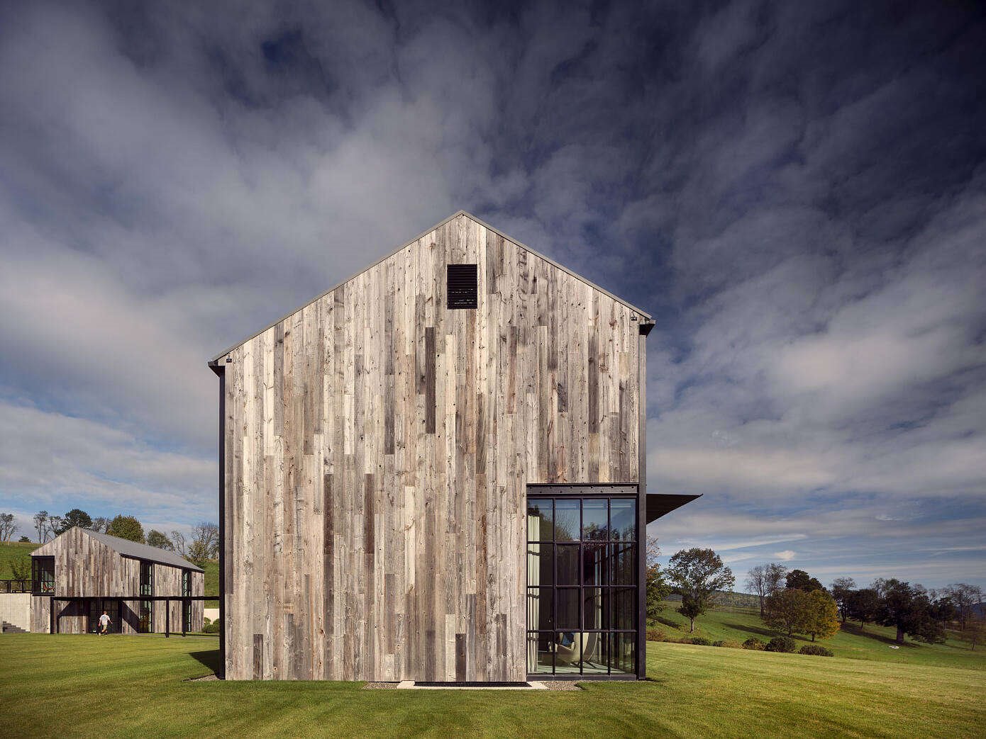 Casa de madera en mitad de la naturaleza hecha por Olson Kundig architects fachada