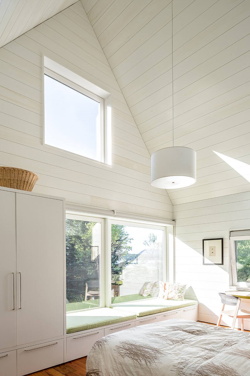 Casa de madera moderna en el campo dormitorio