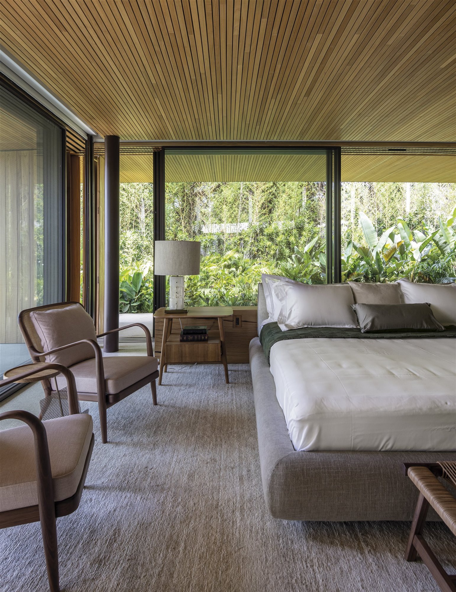Casa moderna con patio interior en Brasil dormitorio
