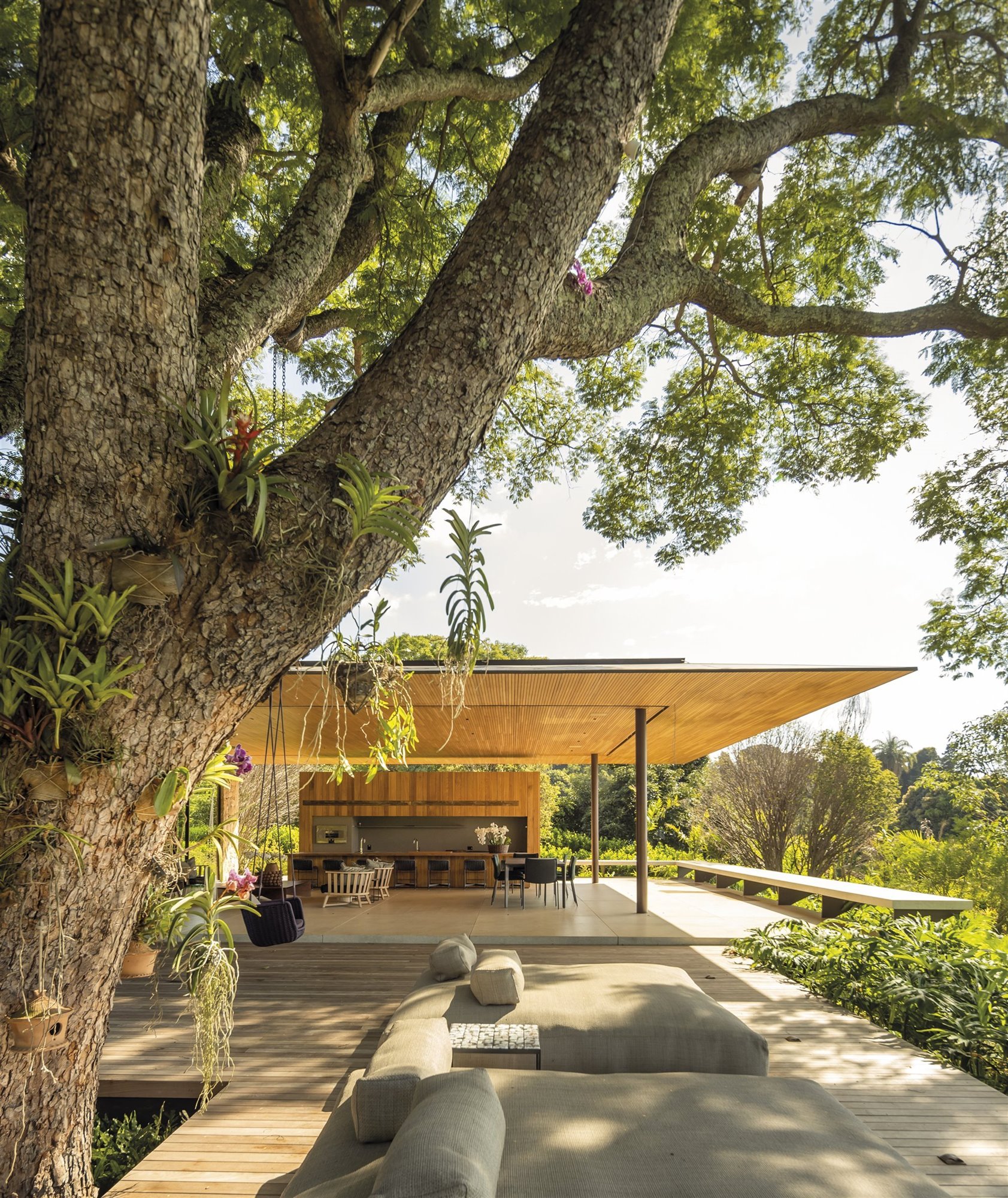 Casa moderna con patio interior en Brasil exterior
