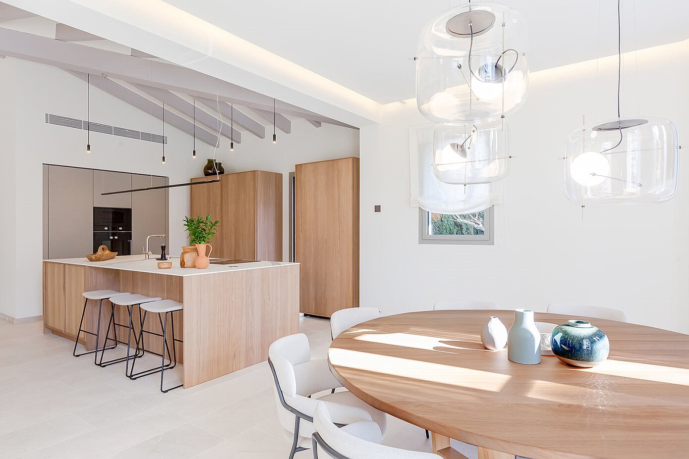 Casa moderna de campo en Mallorca con decoracion mediterranea cocina comedor