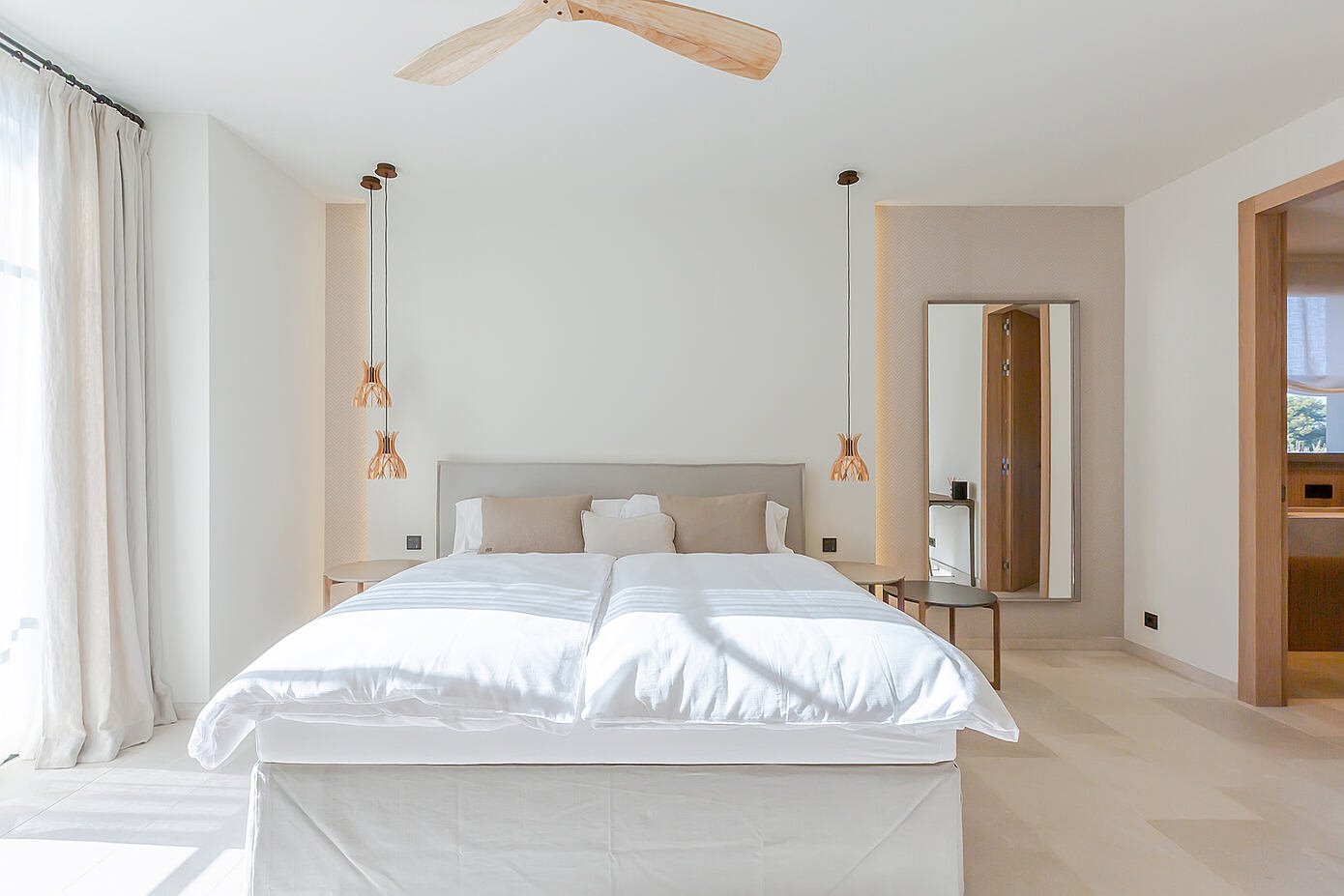 Casa moderna de campo en Mallorca con decoracion mediterranea dormitorio