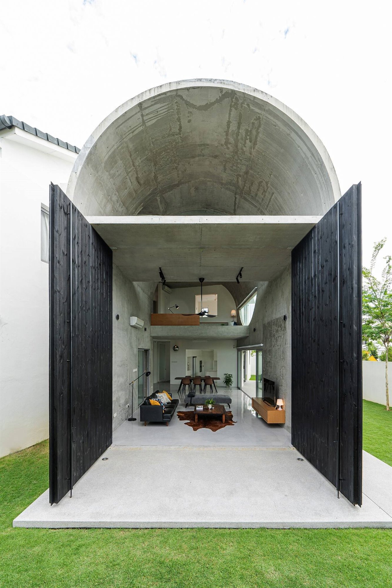 Casa moderna de hormigon en Taiwan salon abierto al exterior
