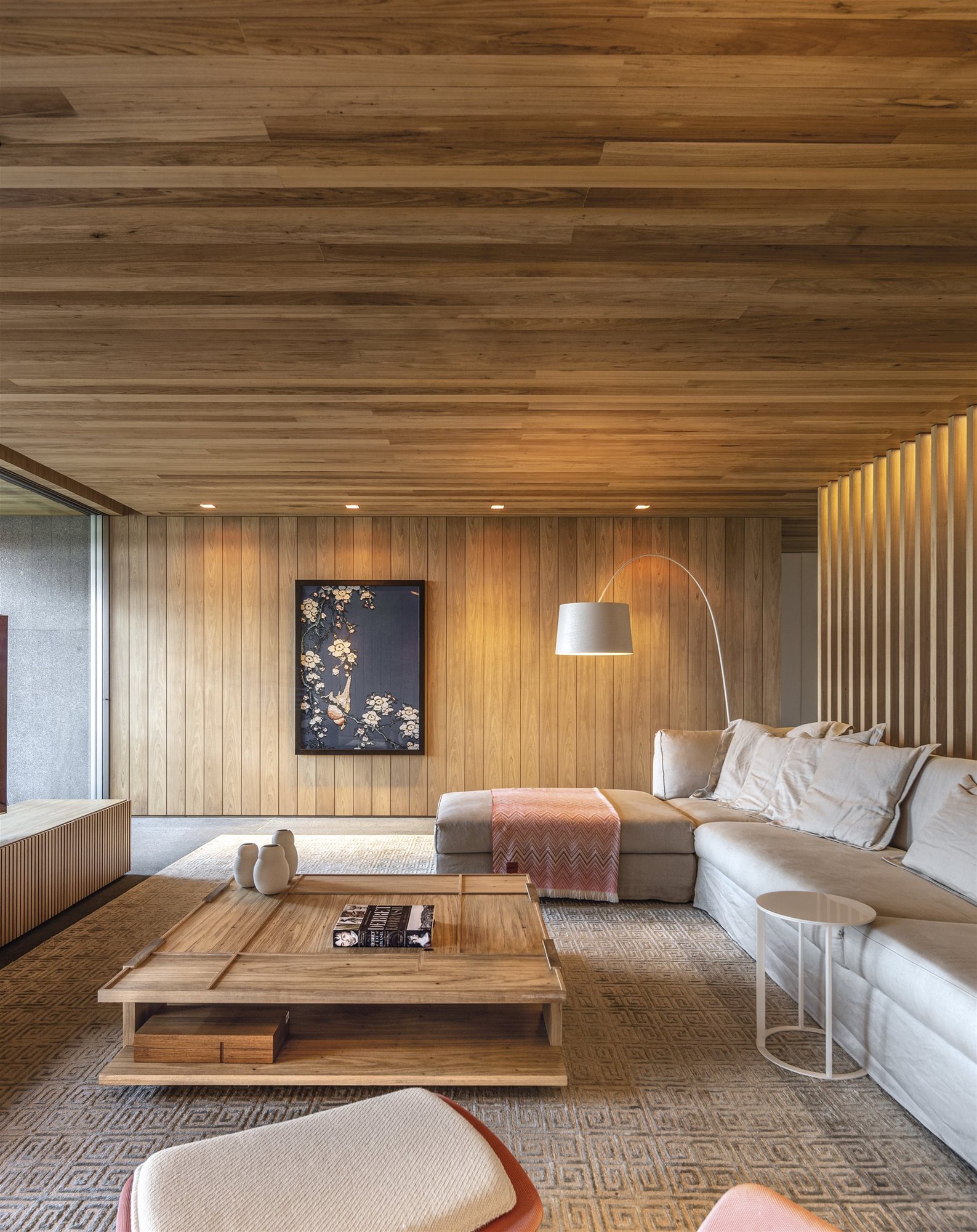 Casa moderna en brasil en mitad de la selva salon de madera