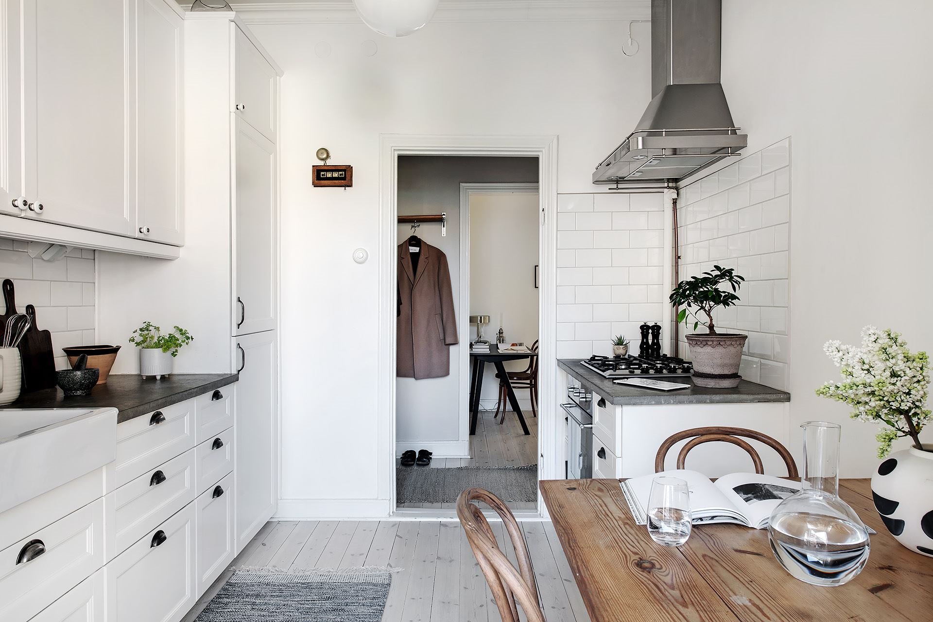 Casa con decoracion de interiores de estilo nordico cocina con comedor