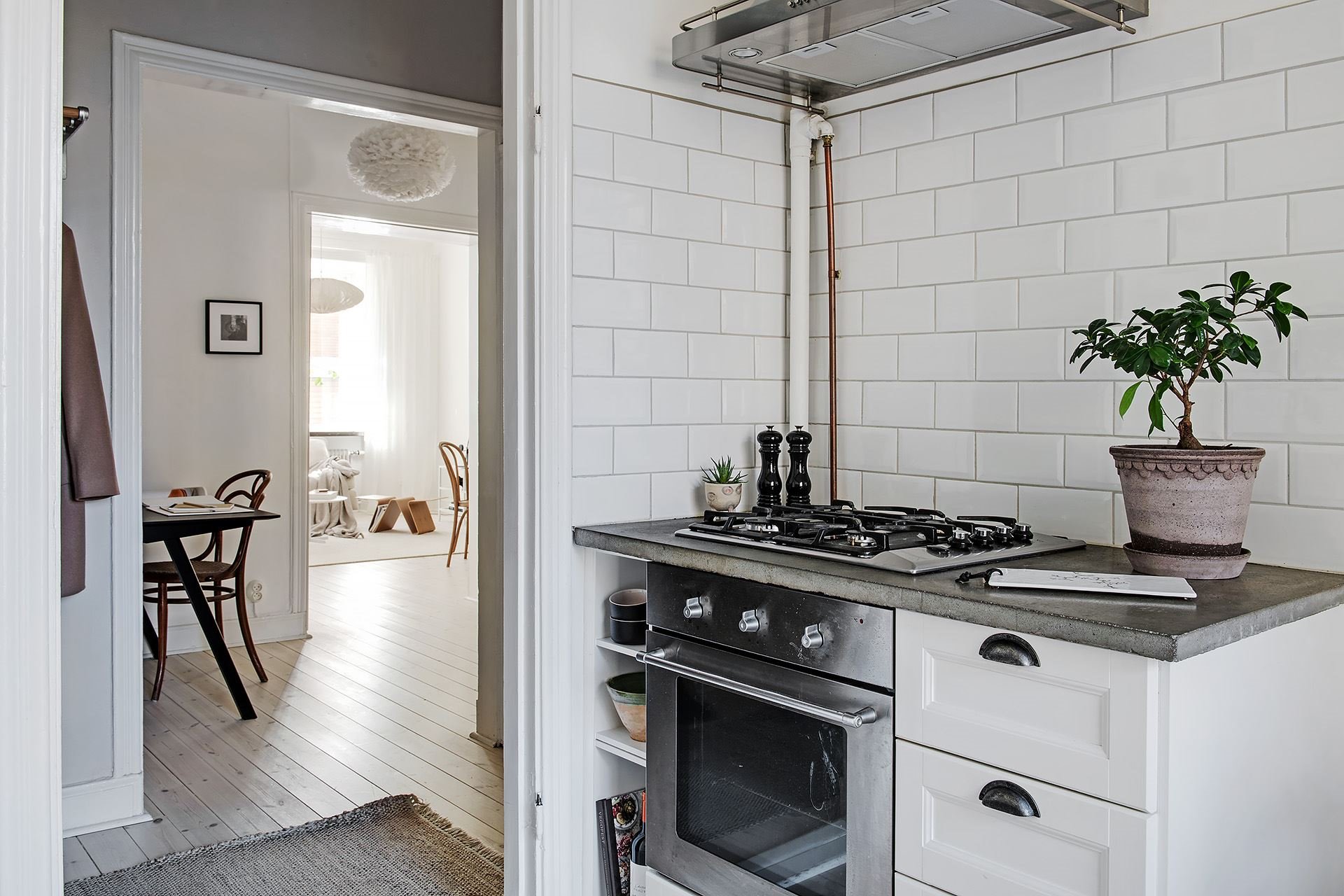 Casa con decoracion de interiores de estilo nordico cocina con fogones