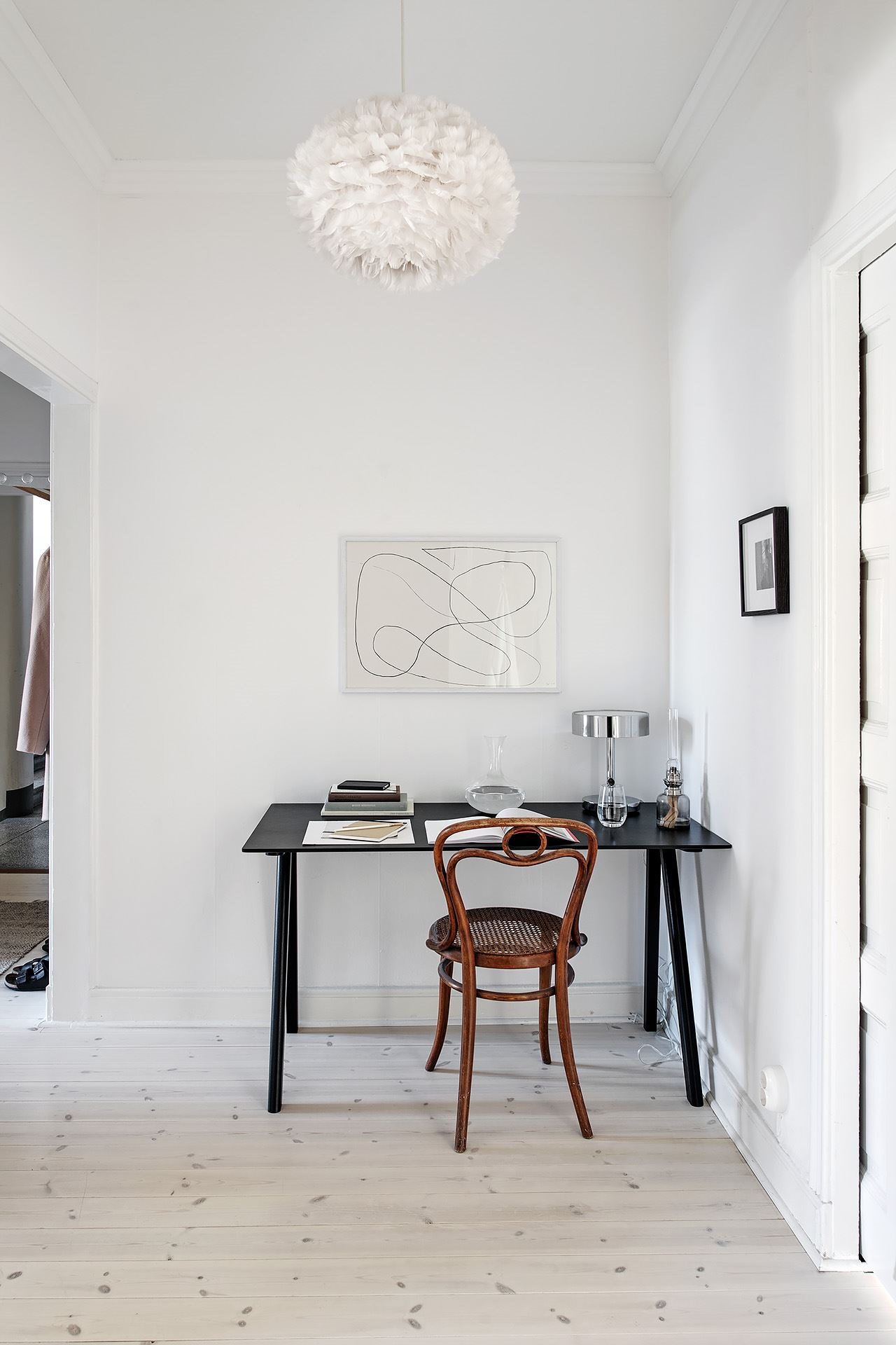 Casa con decoracion de interiores de estilo nordico escritorio