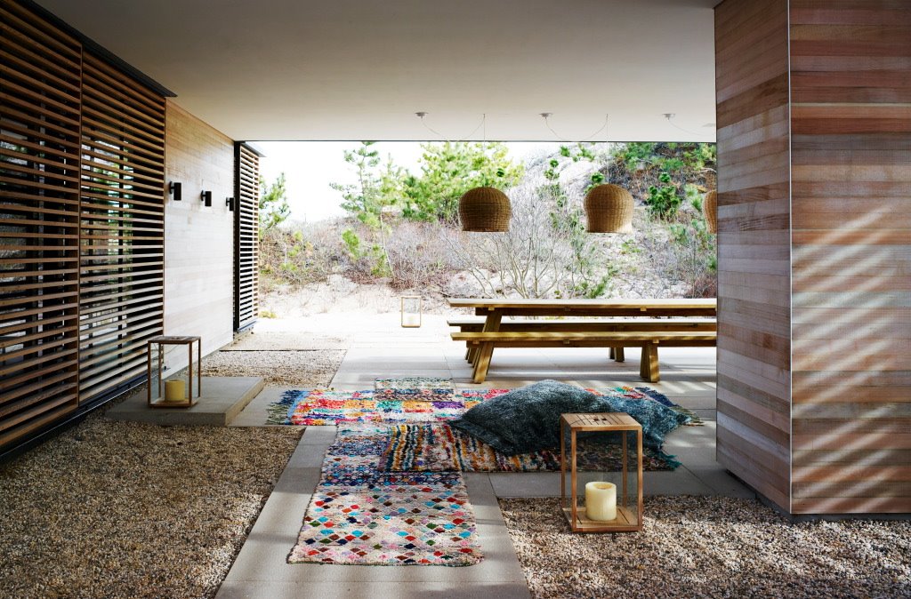 Casa moderna con decoración de interiores de madera porche