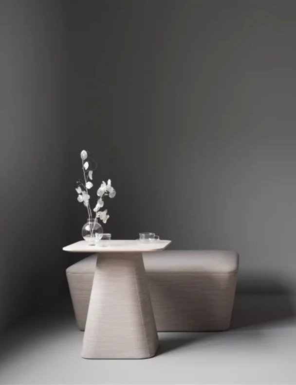 Teruhiro Yanagihara diseña una colección de muebles inspirada en los jardines de piedra japoneses