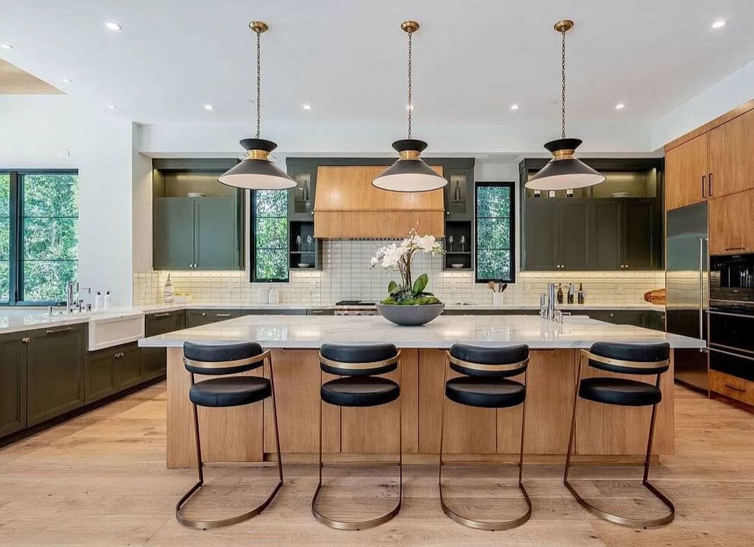 Casa de Demi Lovato en los angeles cocina con taburetes