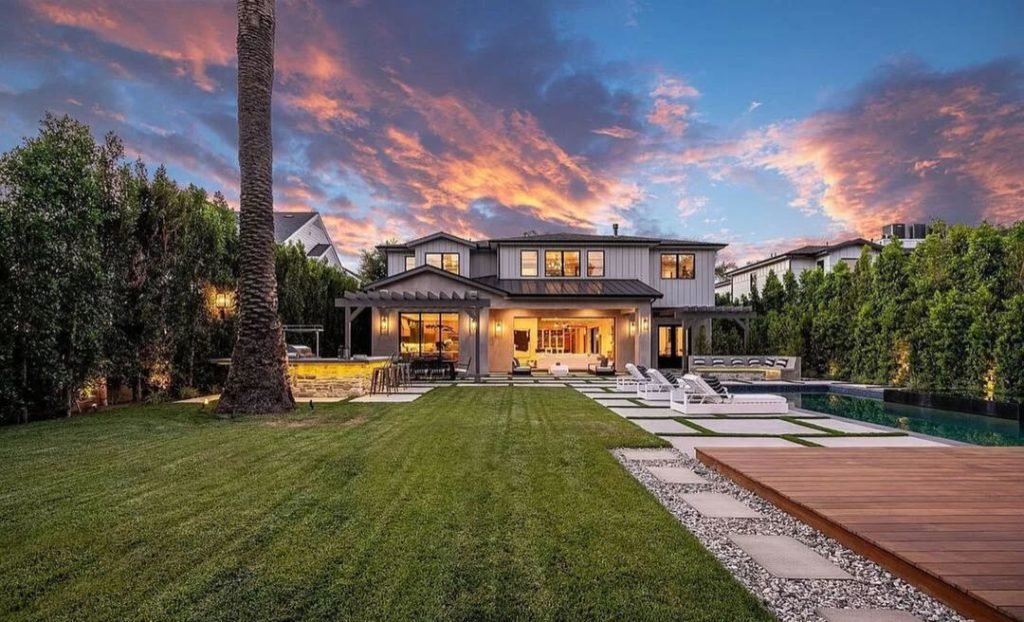 Casa de Demi Lovato en los angeles entrada