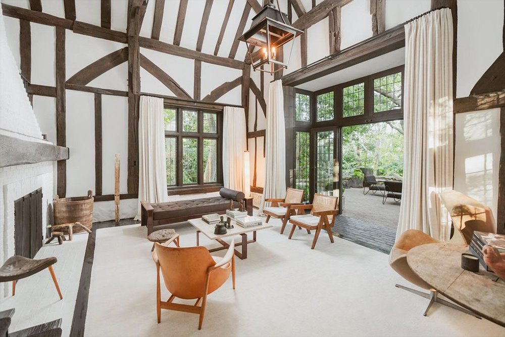 Casa de estilo rustico de la cantante Ariana Grande en Montecito salon abierto