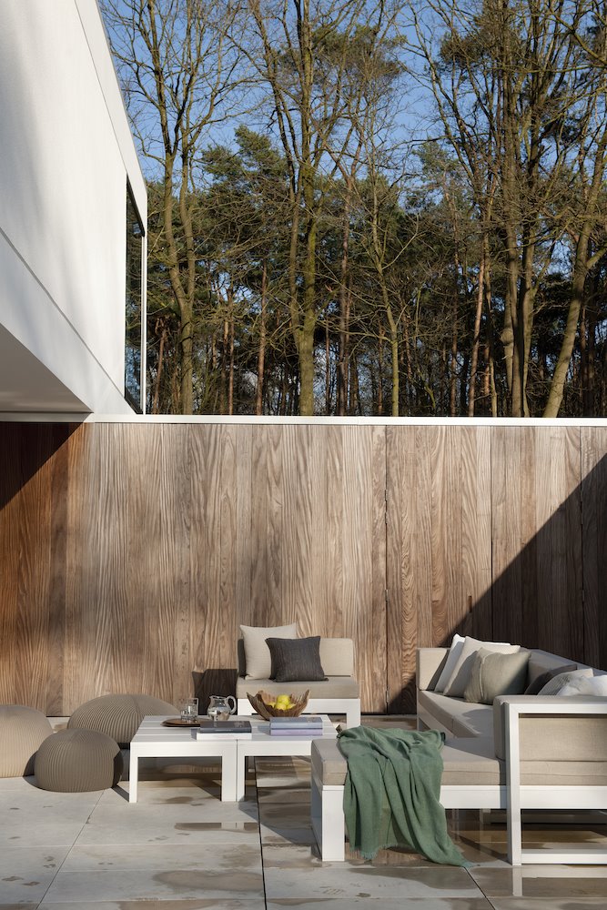 Terraza con paneles de madera