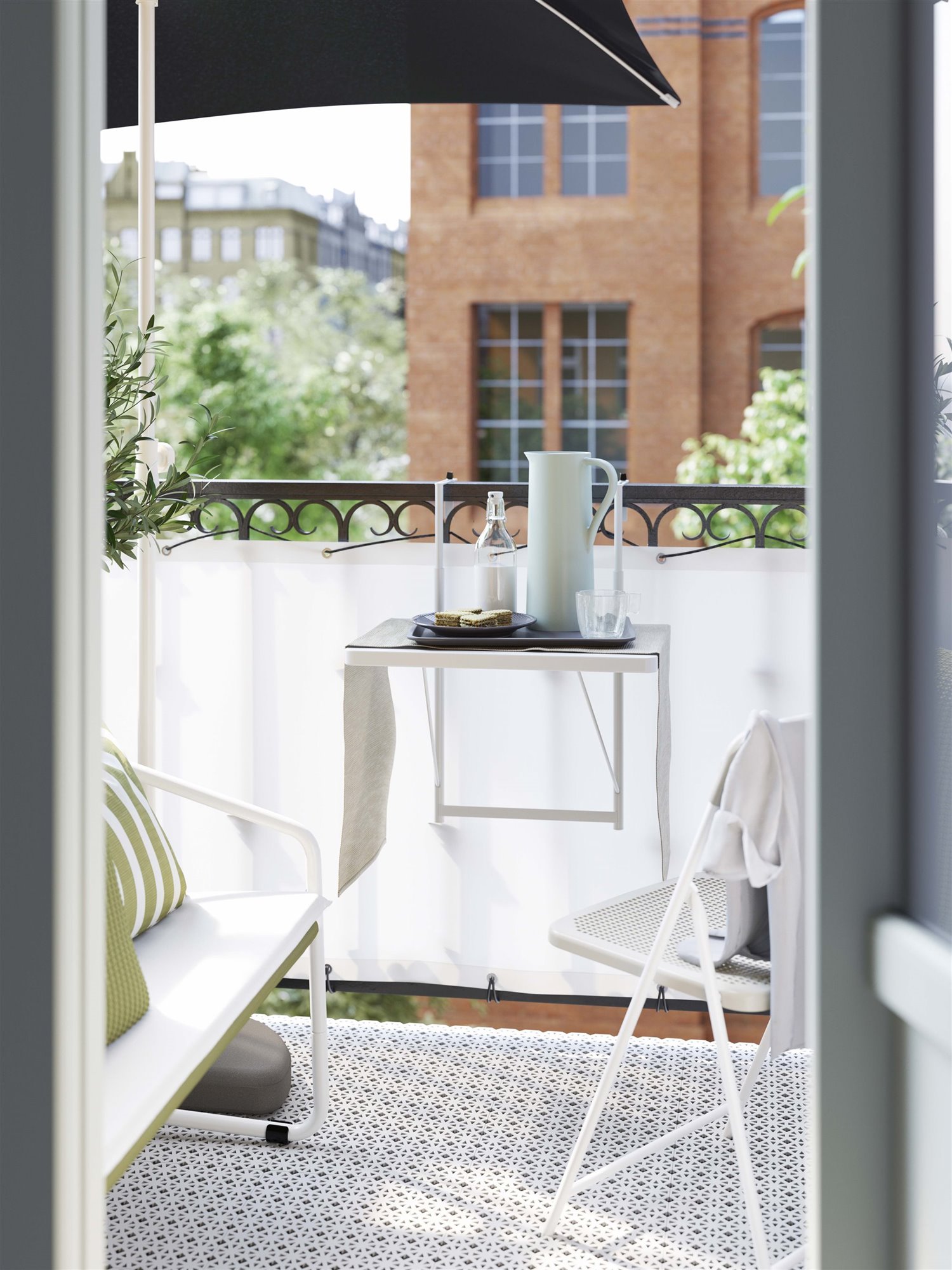 Estas mesas y sillas de Ikea son perfectas para balcones y terrazas pequeñas