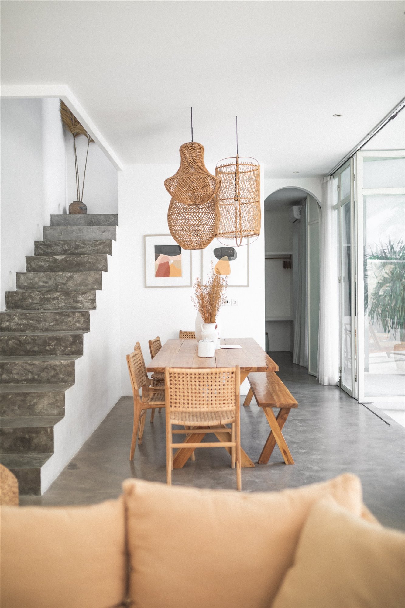 Casa de inspiracion mediterranea en Bali comedor