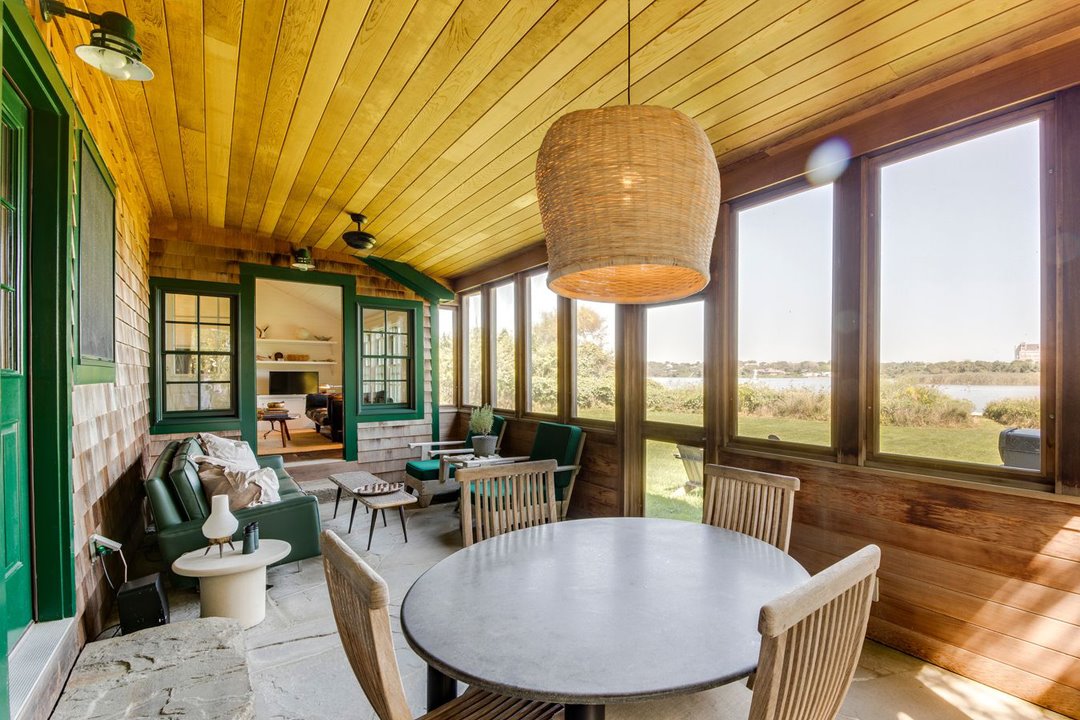 Casa de la actriz Julianne Moore en Montauk porche cubierto