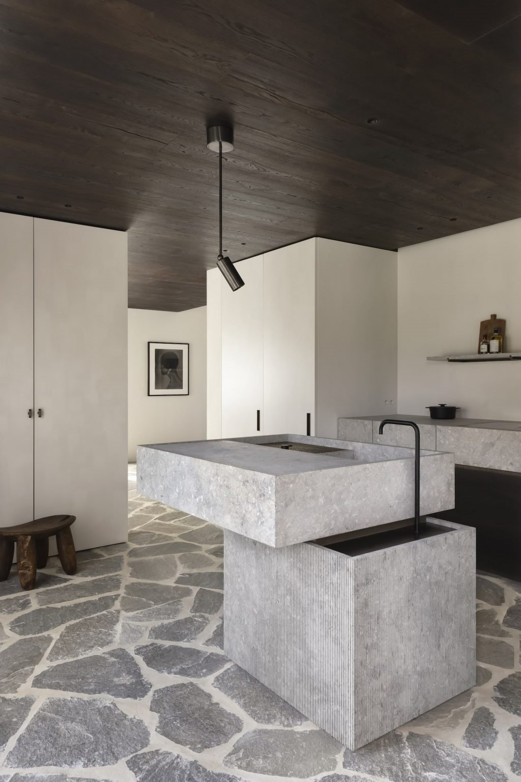 Casa moderna con interiores decorados en estilo nordico en Belgica cocina
