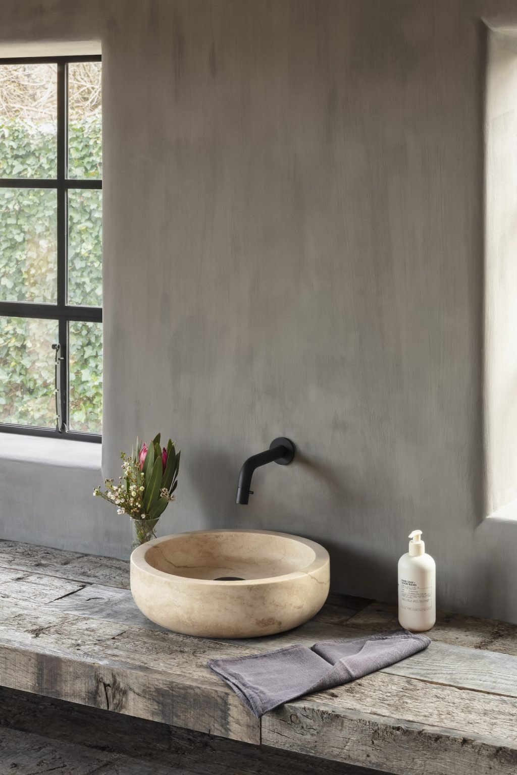 Casa moderna con interiores decorados en estilo nordico en Belgica encimera baño