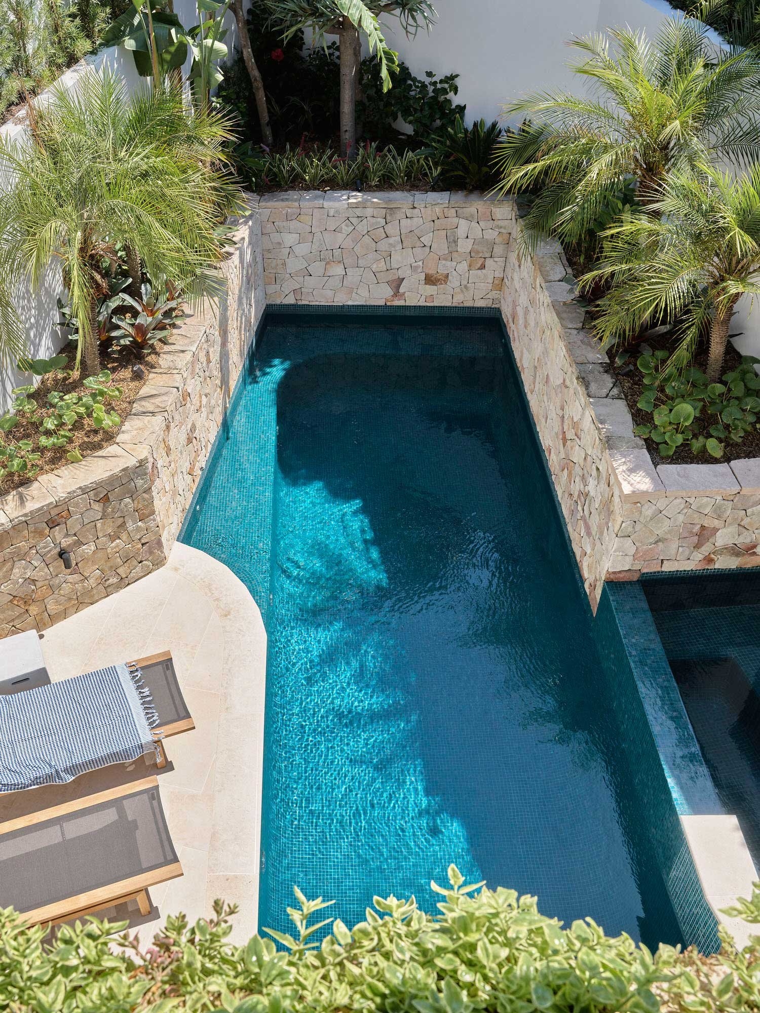 Casa moderna en Australia con fachada blanca piscina