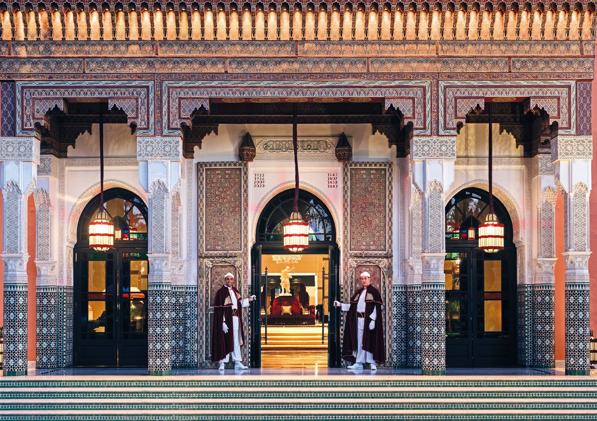 Entrada del hotel la mamouina